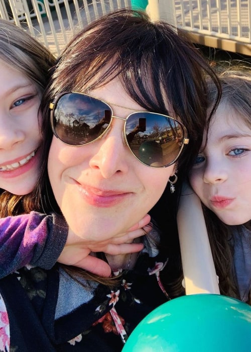 Danielle Brisebois with her twin daughters, as seen in January 2020