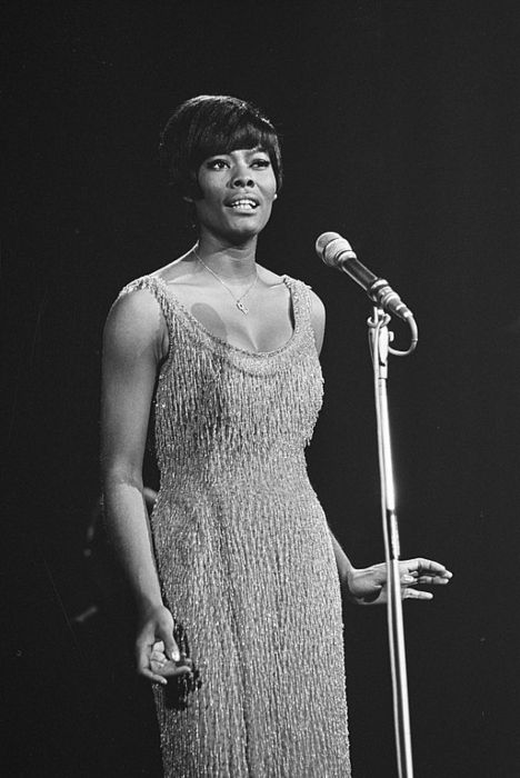 Dionne Warwick Height, Weight, Age, Body Statistics