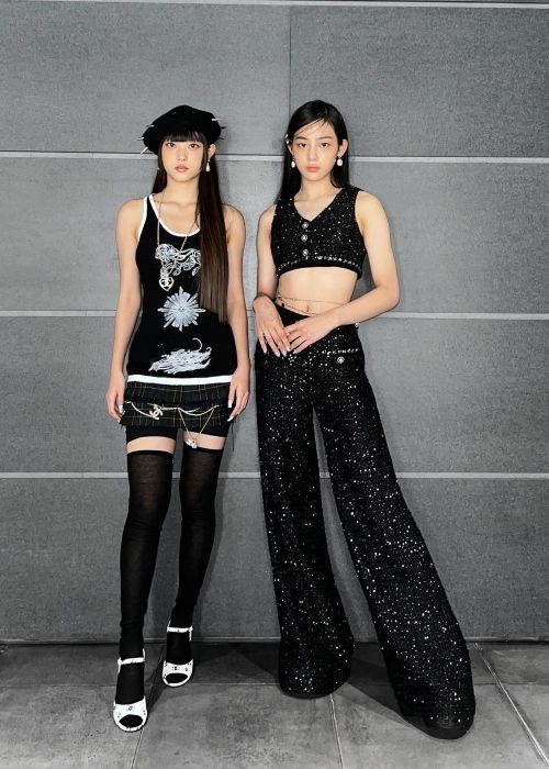 Haerin (left) as seen with Minji in an Instagram picture from 2022