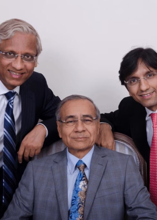 JP Taparia (center) with his sons Sanjeev Taparia (left) and Ashutosh&nbsp;Taparia (right), as seen in an Instagram Post in July 2022