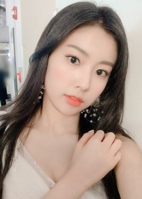 Kang Hyewon in a selfie in February 2019