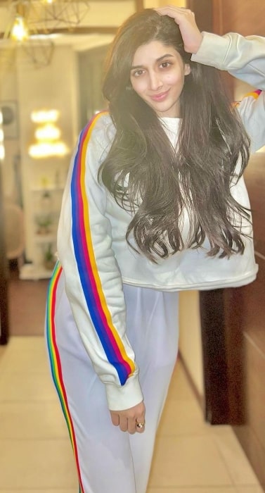 Mawra Hocane posing for the camera in Islamabad, Pakistan in November 2021