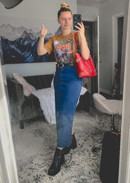 NoisyButters as seen in a selfie that was taken in December 2023