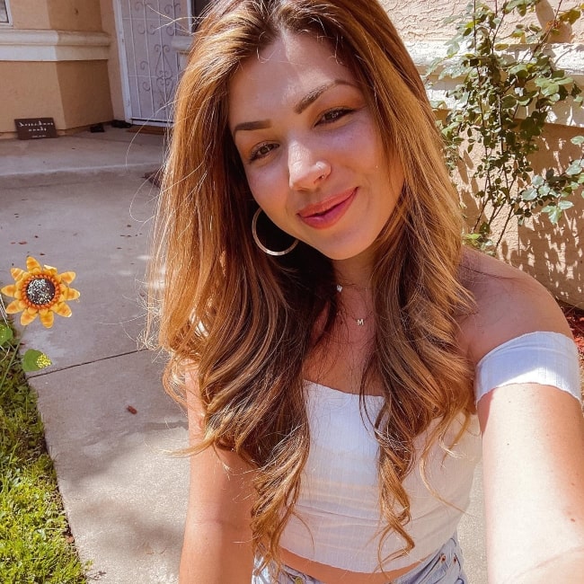 Sunkissed Mama as seen in a selfie that was taken in March 2022