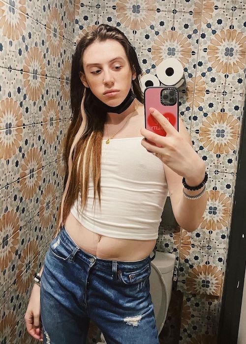 Trevi Moran in a bathroom selfie in April 2021