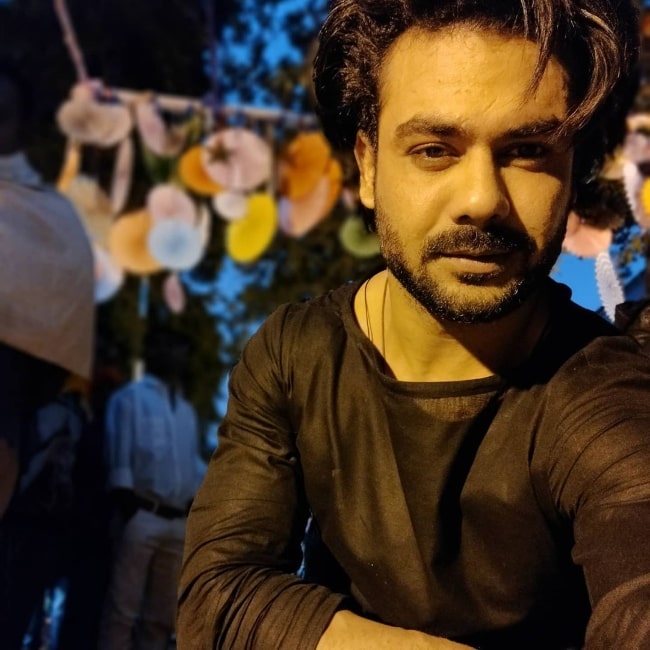 Vishal Aditya Singh taking a selfie in November 2020
